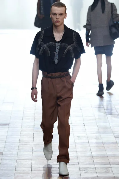 Look 27